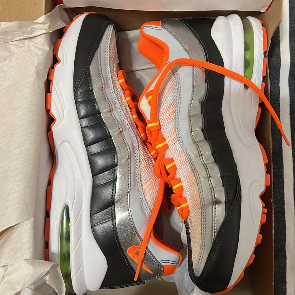 Nike Air Max 95 White Orange Metallic Silver (GS) - Picture 7 of 8